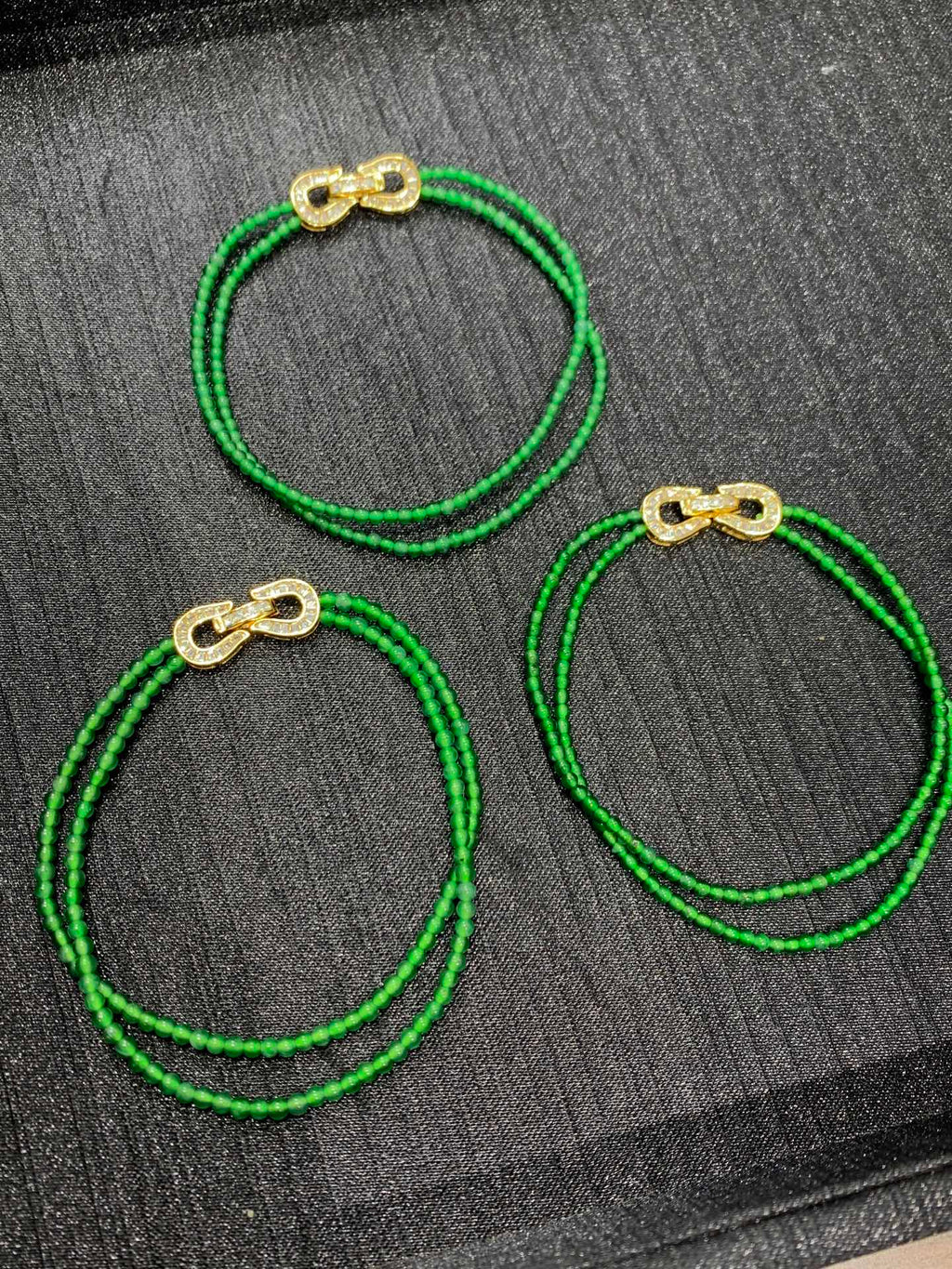 Imperial green Guatemala Double circle feature bracelet ~ Alloy bead size 2.5➕mm