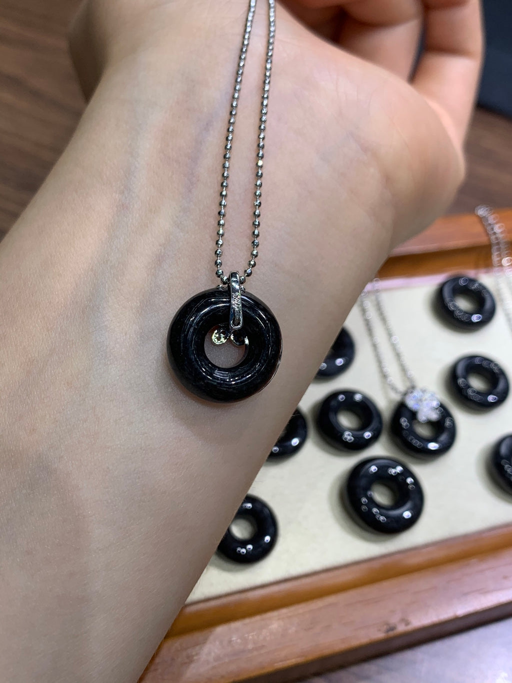 Jade Black jade wuji Donut Necklace ~ Alloy size 16mm✖️5mm➕
