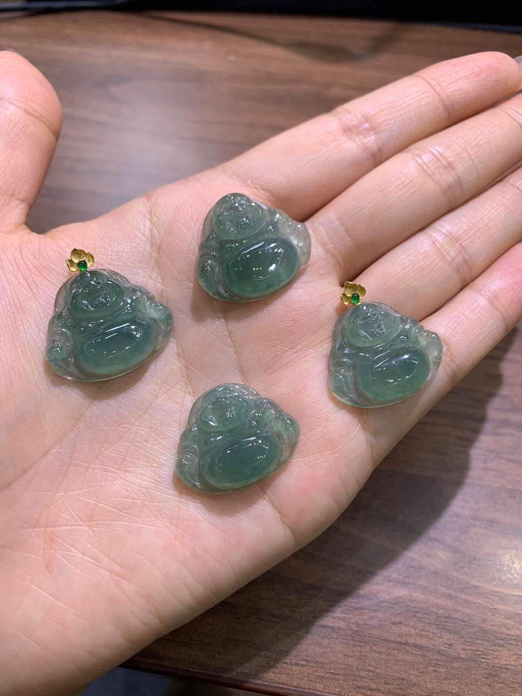 Jade Oil Green Buddha 18k clasp size 24.8mm✖️23mm✖️5.5mm