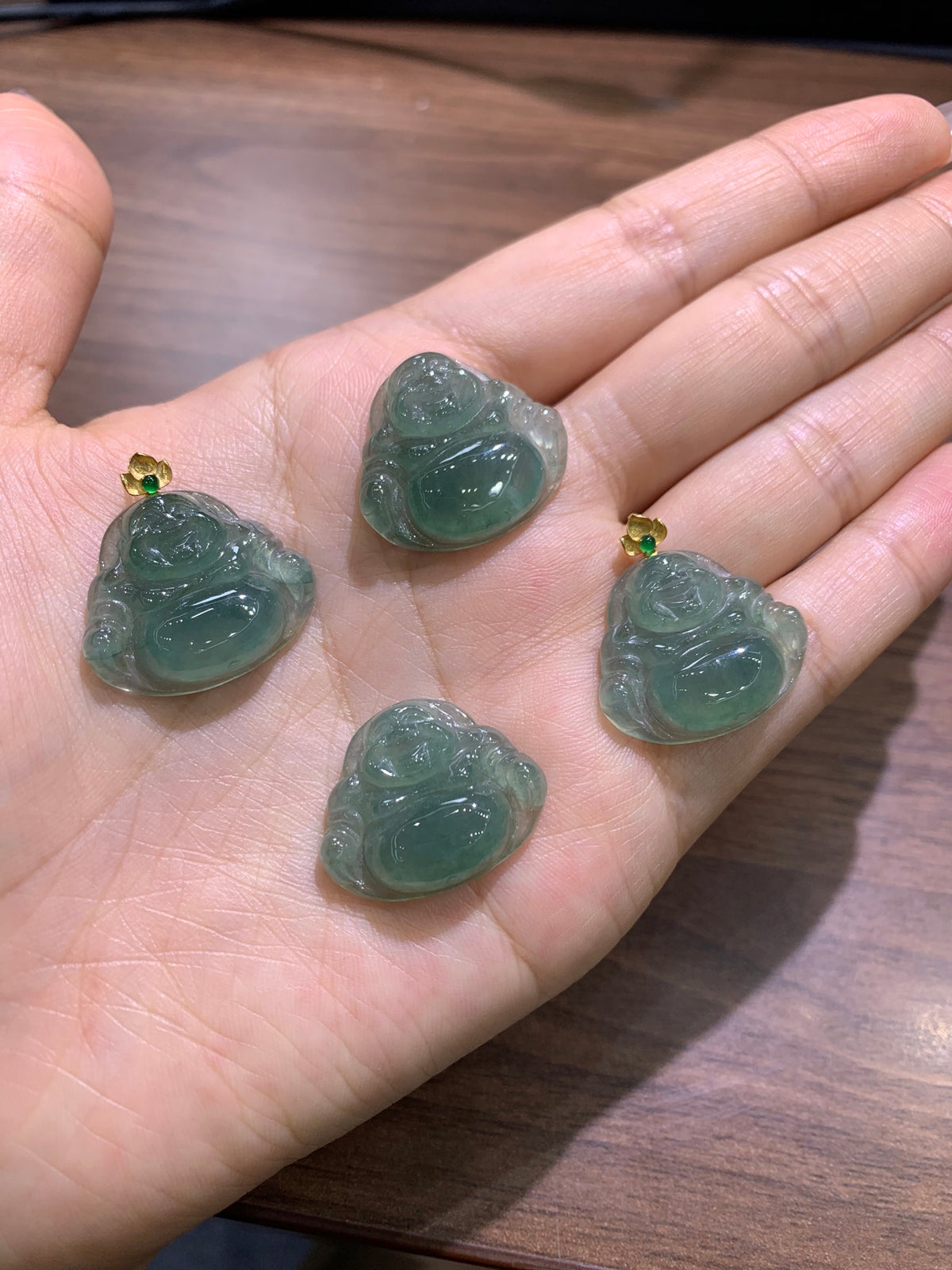 Jade Oil Green Buddha 18k clasp size 24.8mm✖️23mm✖️5.5mm