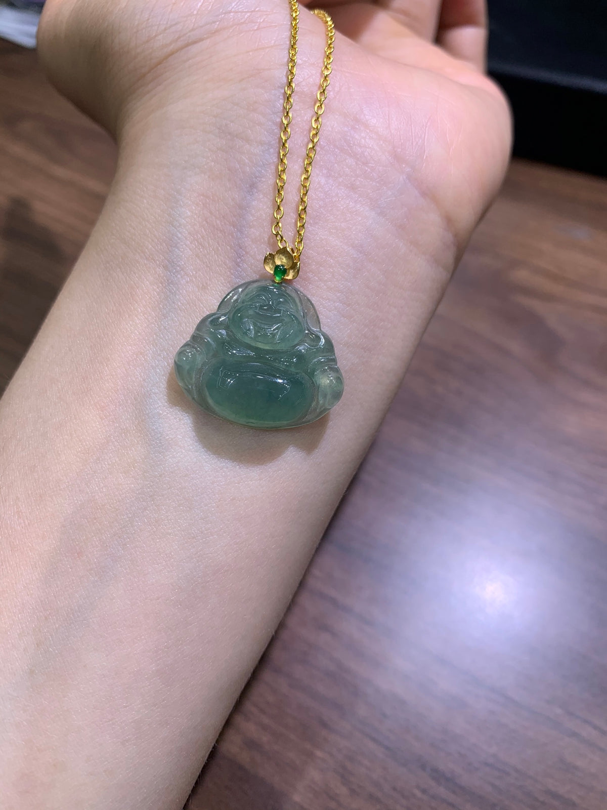 Jade Oil Green Buddha 18k clasp size 24.8mm✖️23mm✖️5.5mm